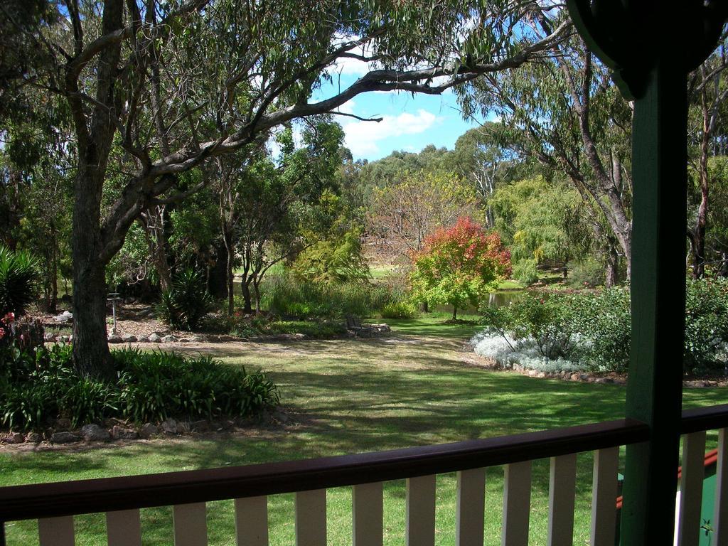 Granite Gardens Cottages & Lake Retreat Stanthorpe Eksteriør bilde